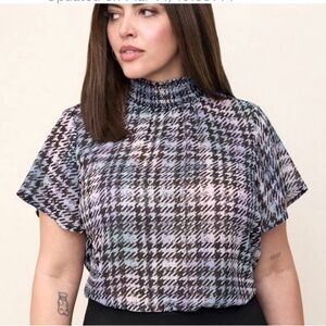 🎁Like New Torrid Purple/Blue/Bl Check Shortsleeve blouse- 1X (14/16) Bust: 42-46
